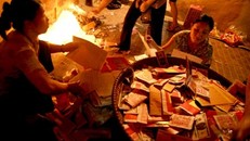 Văn khấn hóa vàng: Cúng sao cho chuẩn?