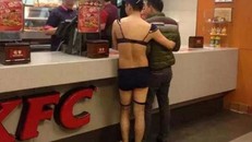 Chú rể mặc đồ lót chạy trên phố để được 'động phòng' với cô dâu