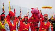 Lễ hội 'rước của quý' độc đáo có '1-0-2' ở Việt Nam