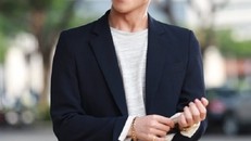 ‘Sơn Tùng cao khoảng một mét tám, mắt tròn xoe như hai hạt nhãn'