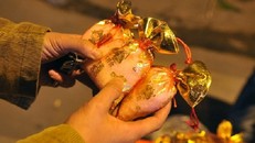 Nên mua gì vào năm mới để may mắn cả năm?