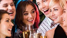 Mẹ chồng choáng váng vì con dâu uống rượu như nước lã