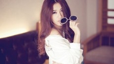 Chuỗi ngày túng quẫn uống thuốc tự tử của hot girl số 1 Sài Thành