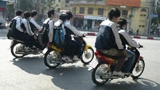 Buộc thôi học nếu vi phạm giao thông nhiều lần: Phản tác dụng!
