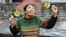 Cười vỡ bụng với ảnh chế khuôn mặt bà cô Việt trong 'King Kong'