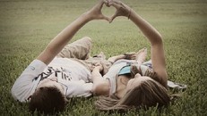 Cặp đôi này kết hợp với nhau thì chuẩn bị mua máy đếm tiền là vừa