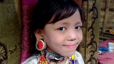 'Rùng rợn' tục lệ 'cà răng - căng tai' của người Cơ Tu