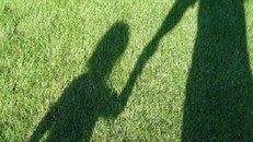 Mùng 8/3 của những người phụ nữ ở lưng chừng hạnh phúc