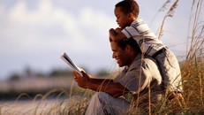 Bố 'khùng' khuyến khích con đạt điểm 0 và kết quả khó ngờ