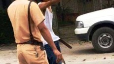 CSGT bắn chỉ thiên khống chế đối tượng vung dao dọa chém