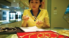 Giá vàng hôm nay bứt phá, đạt mức cao nhất