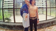 Hôn nách ở Indonesia mới là yêu thật sự