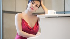 Y Phụng: "Chưa gặp lại Lý Hùng vì ngại bạn gái anh ghen"