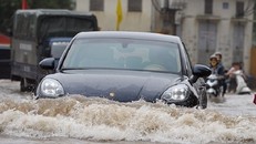 11 điều cần làm ngay khi ô tô bị ngập nước 