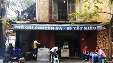 Hàng phở gà nổi tiếng 3 đời ở Hà Nội
