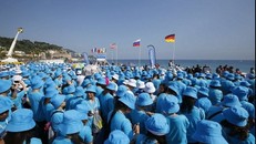 Tập đoàn Trung Quốc cho 8.000 nhân viên du lịch nước ngoài