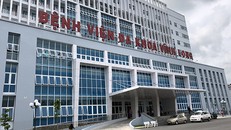 Bà mẹ 16 tuổi cùng bé gái được chăm sóc tại Bệnh viện Đa khoa tỉnh Vĩnh Long