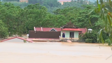 Phú Thọ chìm trong biển nước, người dân di chuyển bằng thuyền