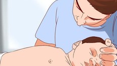 Bố mẹ sai lầm trong sơ cứu khiến bé trai 2 tuổi sống thực vật sau hóc nhãn