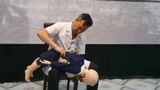 Video cách sơ cứu trẻ hóc dị vật cha mẹ nào cũng nên xem