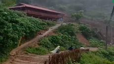 Sạt lở đất vùi lấp nhà dân, 6 người chết ở Lai Châu