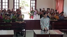 Bị cáo Sen tại phiên tòa sơ thẩm - Ảnh: Báo Giao thông