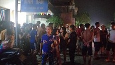 Rất đông người dân tập trung tại hiện trường - Ảnh: Dân Trí