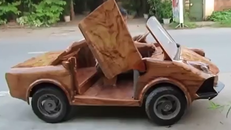 'Siêu xe' Lamborghini bằng gỗ lăn bánh tại Việt Nam