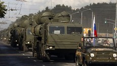 Bất chấp Mỹ dọa dẫm, Nga bán rẻ hệ thống phòng không S-400 cho nước nào?