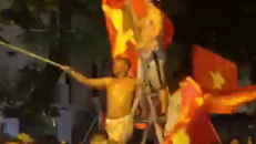 Video: Bắc thang ăn mừng 'chất như nước cất' giữa phố Hà Nội