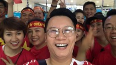 CĐV đi 'tiếp lửa' cho Olympic Việt Nam từ mờ sáng