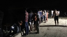 Hiện trường nơi hai cha con chết đuối khi đi mò hến - Ảnh: Báo Giao thông