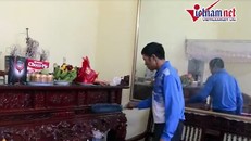 Bố mẹ Văn Hậu: 'Chúc VN thi đấu hết mình, đợi đội tuyển về để khao riêu ốc'