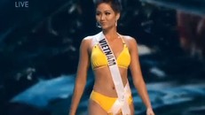  H'Hen Niê tự tin sải bước thi bikini ở bán kết Hoa hậu Hoàn vũ