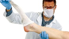 Nhập viện vì thói quen... ngửi vớ thối mỗi ngày