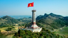 Cột cờ Lũng Cú. Ảnh: Phạm Thị Ngoan