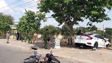 Hai ôtô lao vào nhau rồi leo lên vỉa hè tông chết người bán dưa