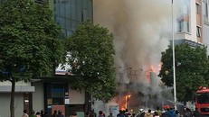 Cháy quán cháo ếch Singapore ở Hà Nội, nhiều tài sản bị thiêu rụi