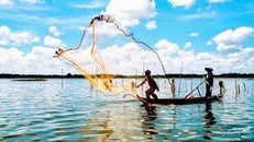 Tỉnh nào ở nước ta có 3 mặt giáp biển?