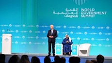 Giáo sư Klaus Schwab, người sáng lập và chủ tịch điều hành, Diễn đàn kinh tế thế giới, phát biểu khai mạc Hội nghị thượng đỉnh chính phủ toàn cầu lần thứ 7 (WGS) tại Dubai. (Nguồn: arabianbusiness.com)