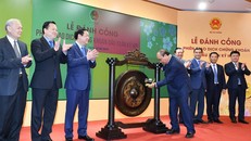 Đánh cồng phiên giao dịch đầu xuân, Thủ tướng nhắn nhủ thay đổi tư duy chứng khoán