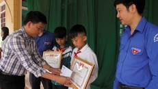 Khen thưởng hai học sinh dũng cảm cứu người bị đuối nước