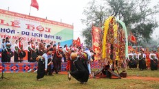 Hàng nghìn du khách đến với Lễ hội văn hóa - du lịch Bàn Bù