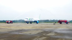 Nghi lễ phun vòi rồng trang trọng chào đón chuyến bay Hà Nội - Vinh của Bamboo Airways