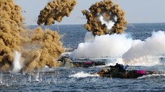 Tàu của lực lượng lính thủy đánh bộ Hàn Quốc tham gia cuộc tập trận đổ bộ với lực lượng Mỹ tại Pohang, Hàn Quốc ngày 5/11/2018. Ảnh: Yonhap/TTXVN