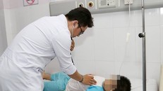 Nuốt nhầm đồ chơi xếp hình, bé trai nguy kịch