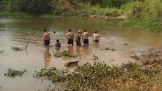 3 bà cháu chết đuối khi đi mò cua