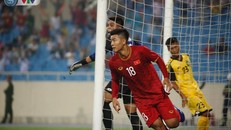 Đức Chinh ghi bàn mở tỷ số.