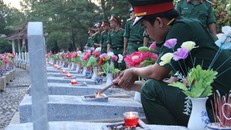 Tướng Đồng Sỹ Nguyên về cùng đồng đội