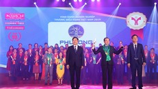 Ông Phùng Chu Cường – TGĐ Công ty Phú Long nhận giải thưởng Thương hiệu mạnh Việt Nam 2018